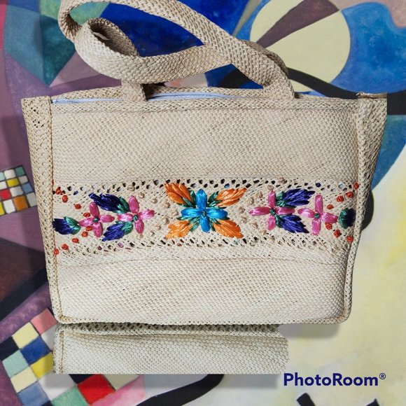 Bermuda Beauty Craft Rafia Embellished Handbag - Picture 2 of 9
